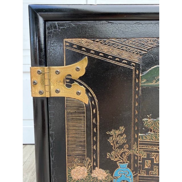 Chinoiserie Vintage Chinese Hand-Painted Black Lacquer Chinoiserie Nightstand Side Cabinet For Sale - Image 3 of 17