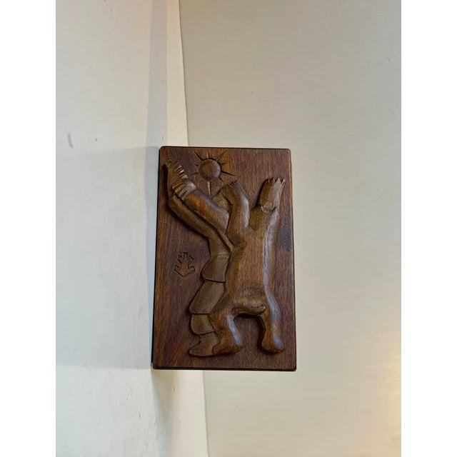 Mid-Century Folk Art Oak Box with Bear Attached Carved in Relief, 1950s For Sale - Image 4 of 10
