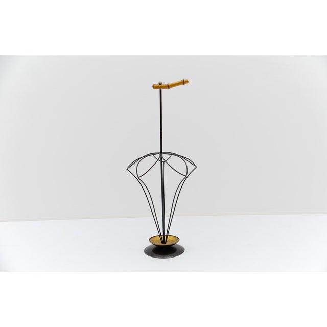 An absolute eyecatcher. Light and elegant at the same time. Handmade.