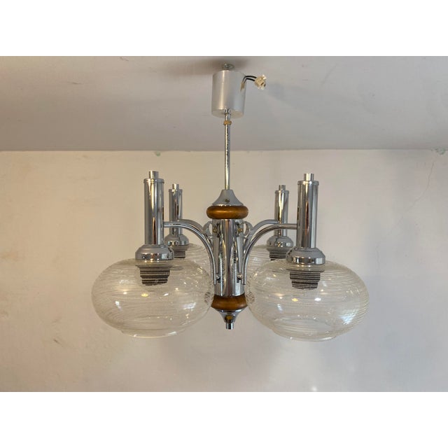 Vintage Space Age Sputnik Chandelier in Chrome-Plated Metal, Wooden Accents and Clear Ribbed Glass Shades by Emi Poljčane, Yugoslav, 1970s For Sale - Image 6 of 18