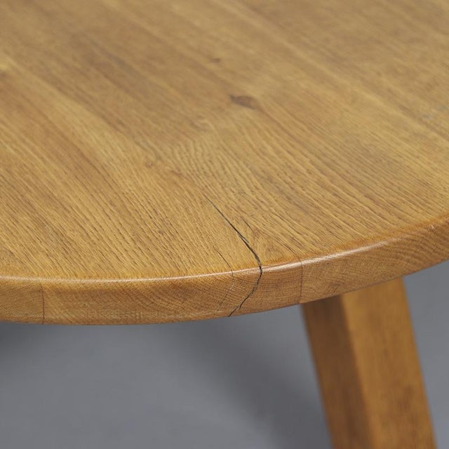 This large, round coffee table from the 1960s is crafted in the Brutalist style and made of heavy, high-quality oak. The...