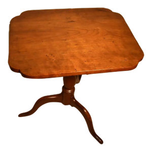 New England Queen Anne Style Candle Stand in Cherry