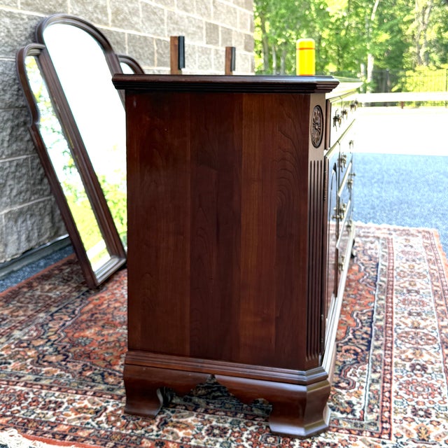 1980s Ethan Allen Georgian Court Solid Cherry 8 Drawer Low Dresser & Trifold Mirror (11-5223) For Sale - Image 14 of 18