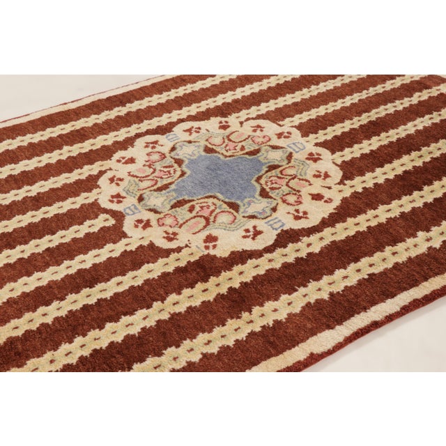 This 6x9 contemporary French Deco rug from Rug & Kilim’s Art Deco collection is a classic example of Art Deco aesthetics....