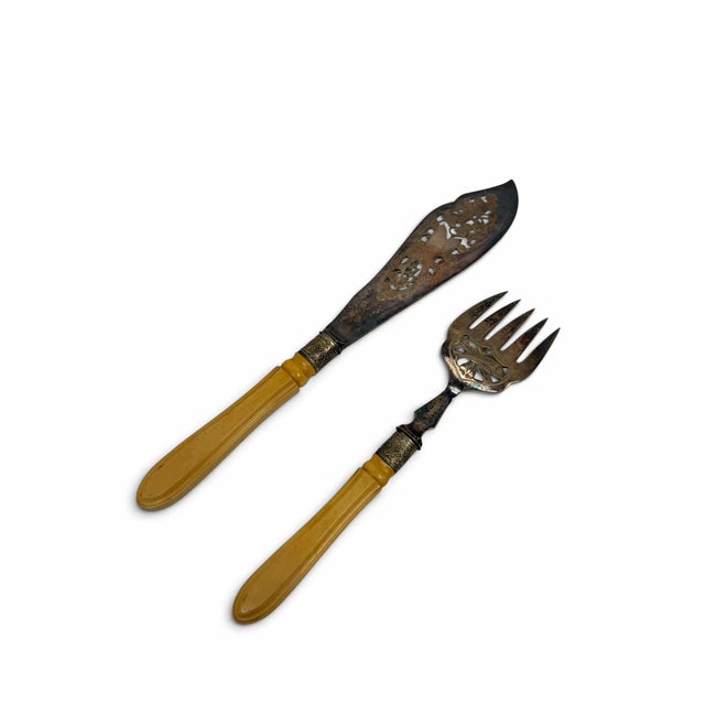 Victorian Antique Victorian RMJ & Co Sheffield Engraved Silver-Plate Fish Serving Set For Sale - Image 3 of 10