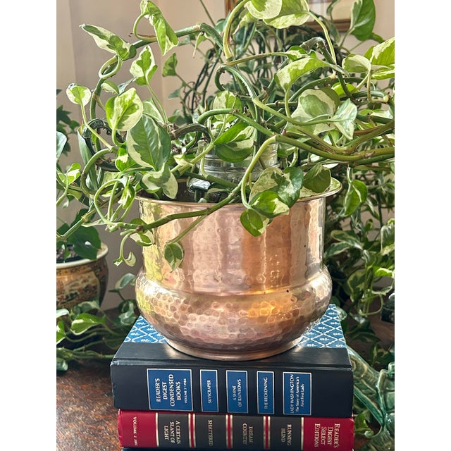 Mid-Century Modern Vintage Hammered Brass Pot Bellied Cache Pot or Planter For Sale - Image 3 of 8