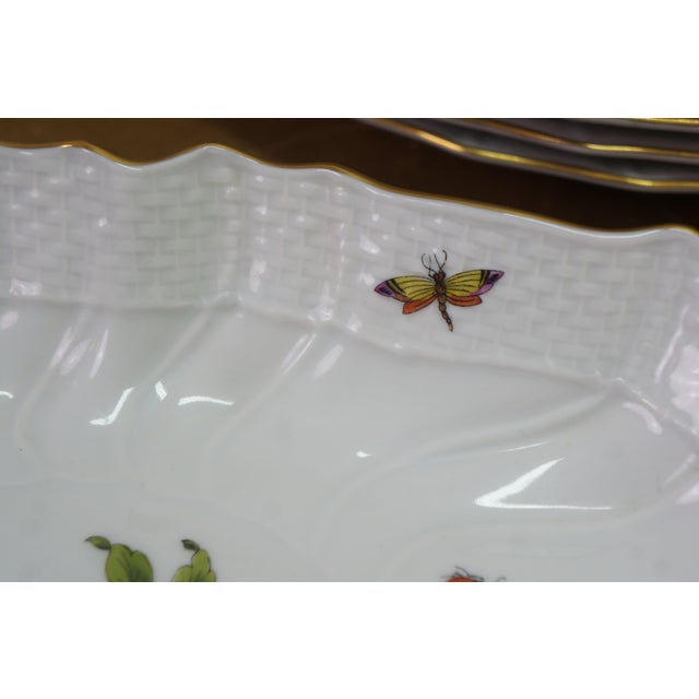 Late 20th Century Late 20th Century Herend Hungary Rothschild Bird China Serving Plates Bowls Cachepots - 30 pcs For Sale - Image 5 of 18