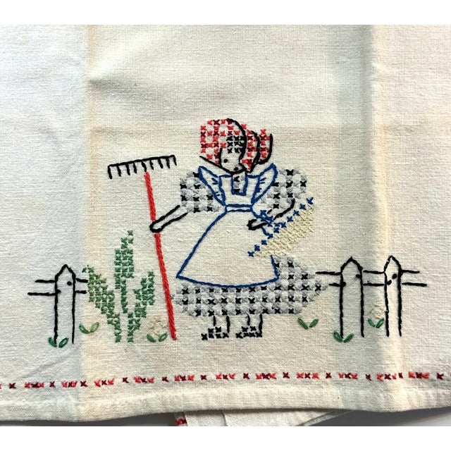 Vintage Embroidered Linen Tea Towels 1940s Farmhouse Decor -Set of 3 For Sale In Philadelphia - Image 6 of 9