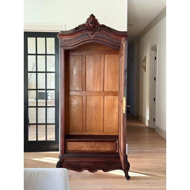 19th Century French Louis XV Hand Carved Walnut Armoire Vitrine With Single Glass Door For Sale - Image 10 of 12