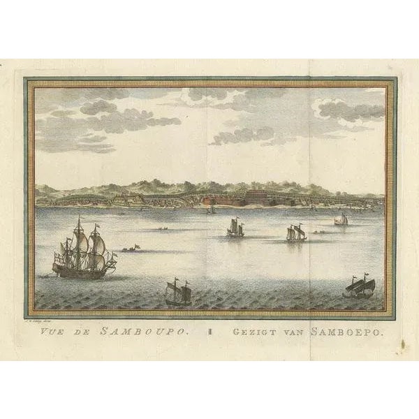 Antique print titled 'Vue de Samboupo - Face of Samboepo'. Attractive detailed view of Samboupo on the island of Celebes...