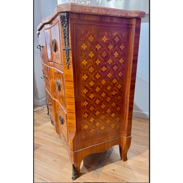 Early 18th Century 18th-Century Chest of Drawers, 1700s For Sale - Image 5 of 13