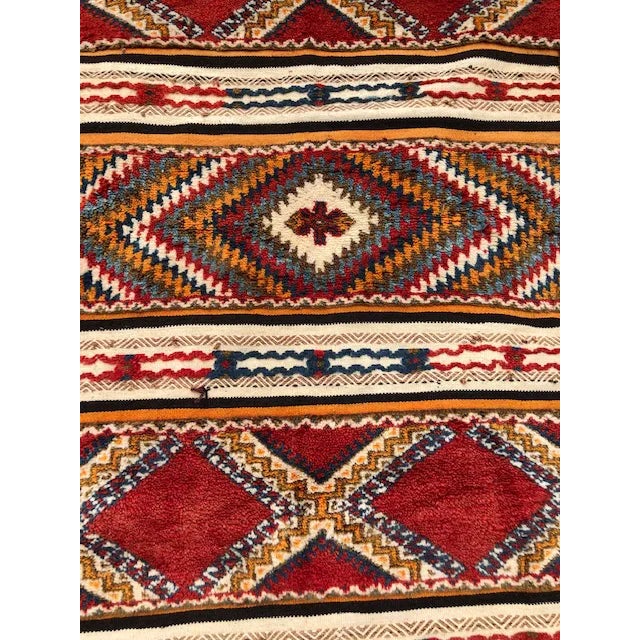 A stunning and sophisticated addition to your living room, dining room, entryway or bedroom, this rug and its bold,...