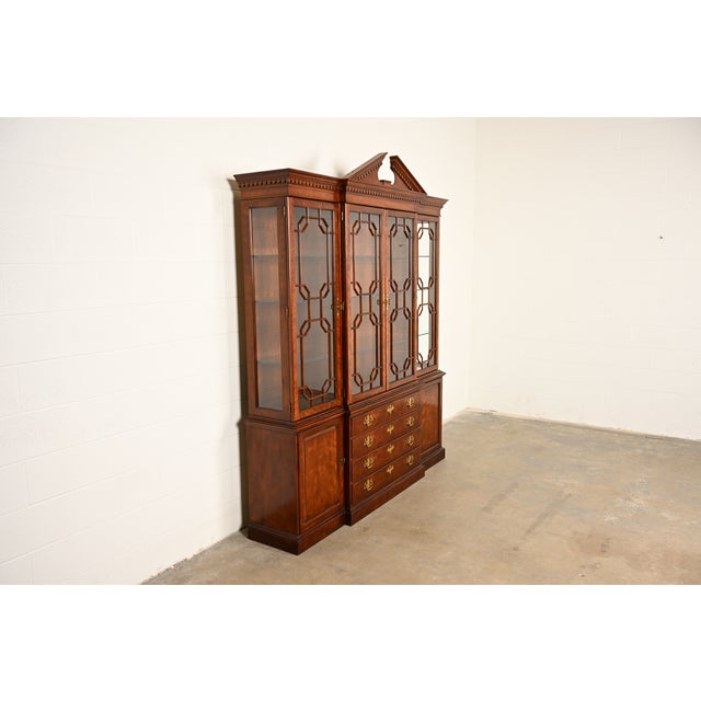 Henredon Henredon Georgian Carved Mahogany Breakfront Bookcase Cabinet For Sale - Image 4 of 16