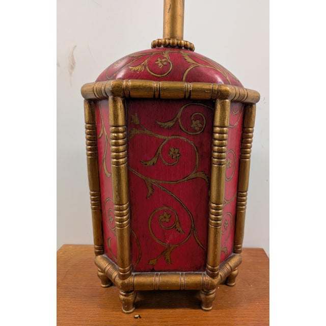 Vintage English Chinoiserie Hexagonal Hand-Painted Table Lamp For Sale In Washington DC - Image 6 of 7