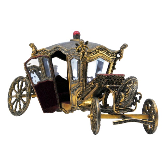 Silver-Gilt Carriage with Portuguese Coat of Arms Engravings, Garlands, Angelic Figures and Glass Applications For Sale