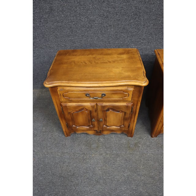 French Provincial Ethan Allen His and Hers Birchwood Nightstands, Pair For Sale - Image 3 of 17