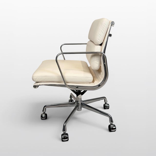 A beautifully restored Eames Aluminum Group Soft Pad Management Chair, originally designed by Charles & Ray Eames....