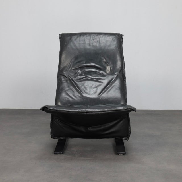 A sculptural and highly expressive f784 concorde lounge chair, designed in the 1960s by pierre paulin for artifort. This...