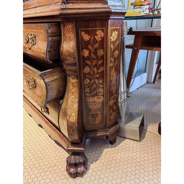 Early 18th Century Dutch Showcase with Floral Inlays, 1700s For Sale - Image 5 of 16