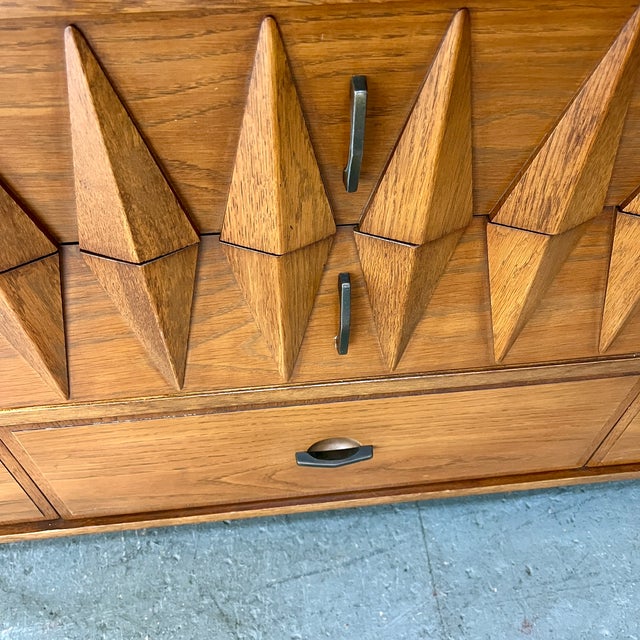 Mid Century Modern Sculptural Harlekin Style Nine Drawers Dresser. Circa 1960s. For Sale In Miami - Image 6 of 18