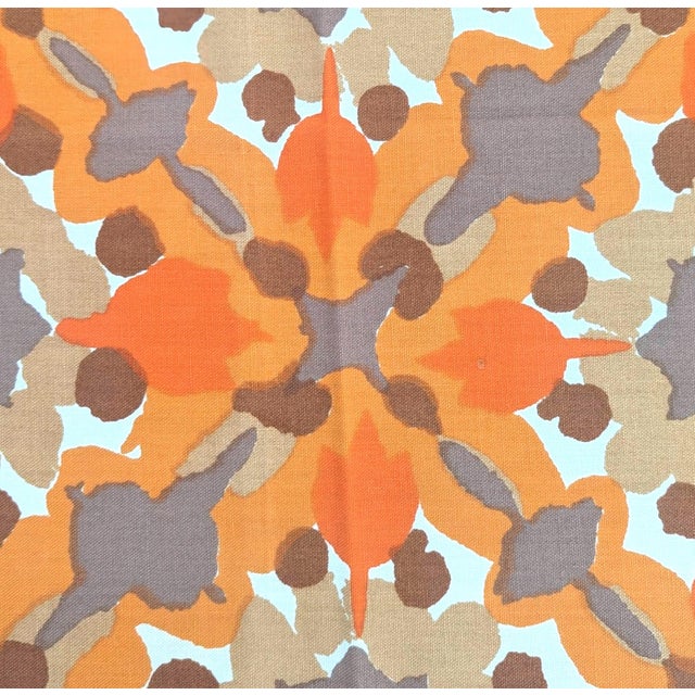 1970s Vera Neumann "Gray Optic Flower" Cotton Tablecloth For Sale - Image 10 of 12