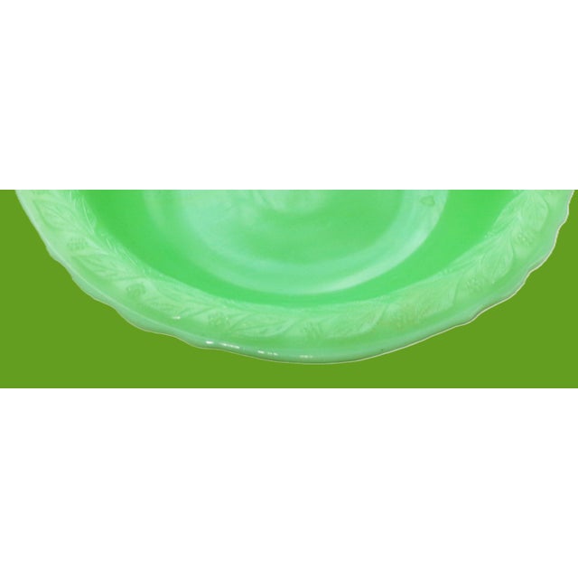 Green 1930s McKee Jadite Triple Leaf Rim Bowl – 9" – Perfect Condition For Sale - Image 8 of 10