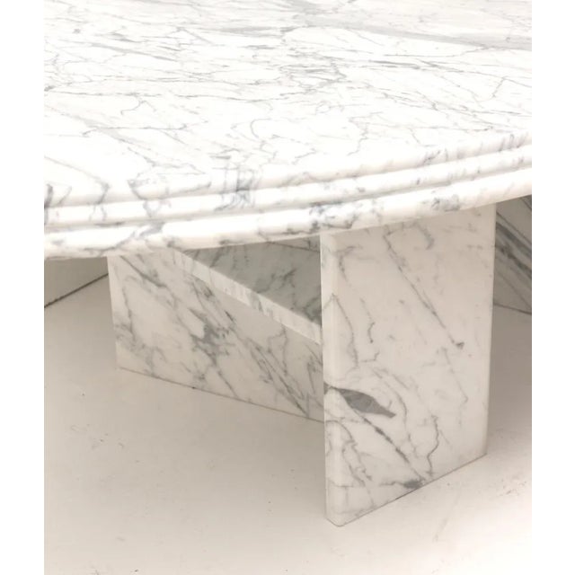 Vintage Italian Marble Coffee Table, 1960s, in Good conditions. Designed 1960 to 1969