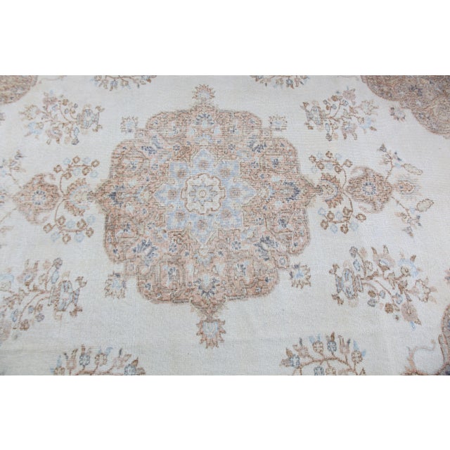 Turkish Hand-Knotted Vintage Floor Rug – Medallion & Vinework in Soft Earth Tones - For Sale - Image 9 of 13