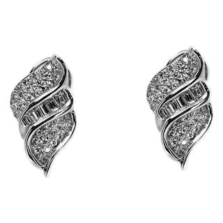 Late 20th Century Pair of White Gold DIamond Earrings For Sale