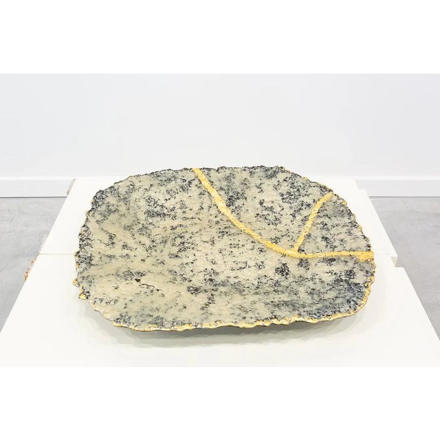 Great centerpiece made of glass irregularly shaped leaf, black base and transparent glass with gold decoration Japanese-...