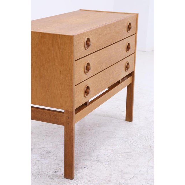 Vintage chest of drawers from WK Möbel with clean lines and striking round handle details. The three spacious drawers...