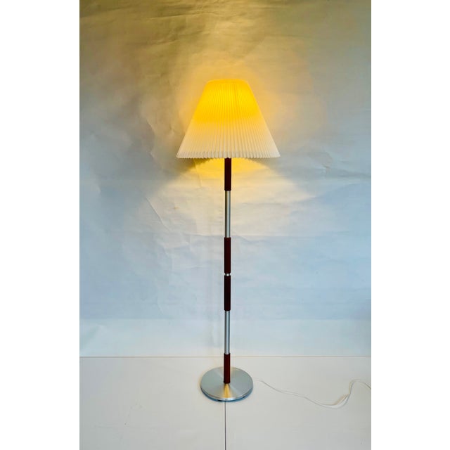 Mid-Century Modern 1960s Mid-Century Modern Floor Lamp in Teak and Aluminum Design With Shade For Sale - Image 3 of 9