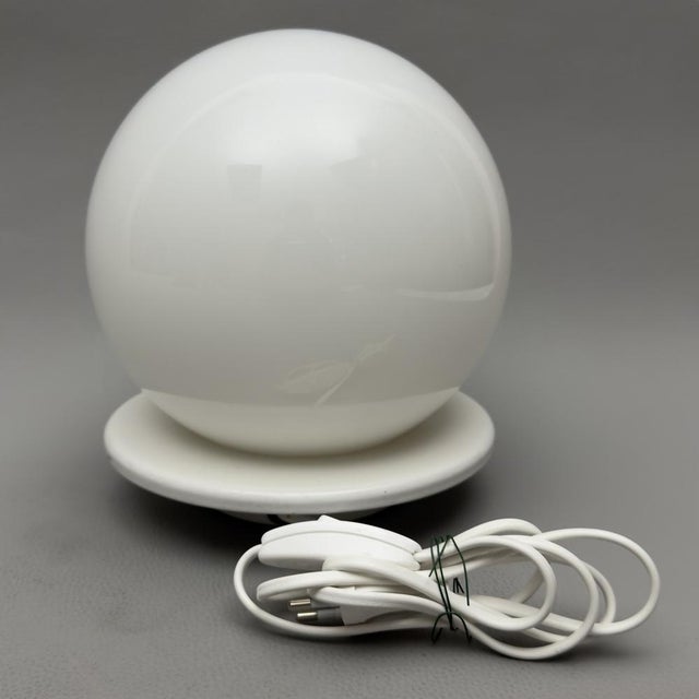 Modernist UFO Sphere Table Lamp in White Murano Glass, 1970s For Sale - Image 4 of 12