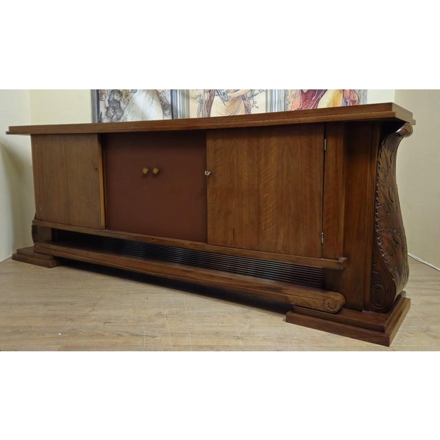 Art Deco Sideboard in Walnut and Leather on Architectural Base with Scrolls, 1930s, in Good conditions. Designed 1920 to 1949