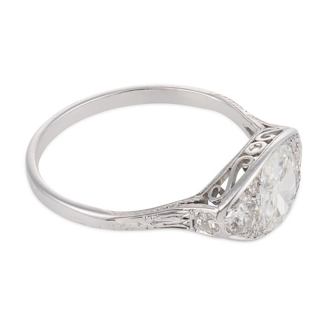 1920s Art Deco Gia 1.07 Carat Diamond 18k White Gold Ring, Size 9 For Sale - Image 4 of 6