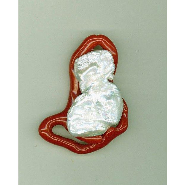 Baroque Natural Coral Branch With Freshwater Baroque Pearl in 18k Yellow Gold For Sale - Image 3 of 5