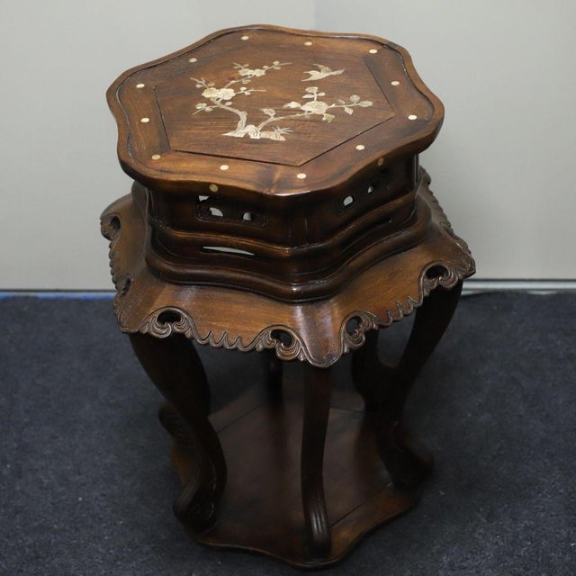 Late 20th Century Pair of Huali Rosewood Hexagonal Plant Stands Inlaid With Mother-of-Pearl For Sale - Image 5 of 10