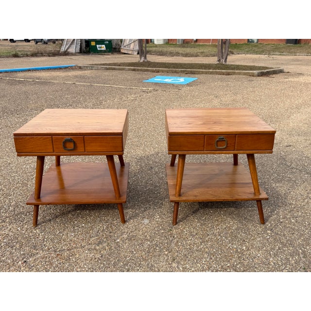✨ FUNK ALERT: MCM SIDE TABLE SWAG ✨ These Mid Century Modern solid wood end tables by Owosso have officially entered the...