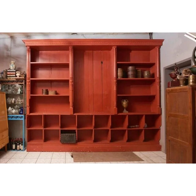 - A large antique Canadian pine display cabinet vitrine from Belgium - Woodcarving in abstract guirlande motif and four...