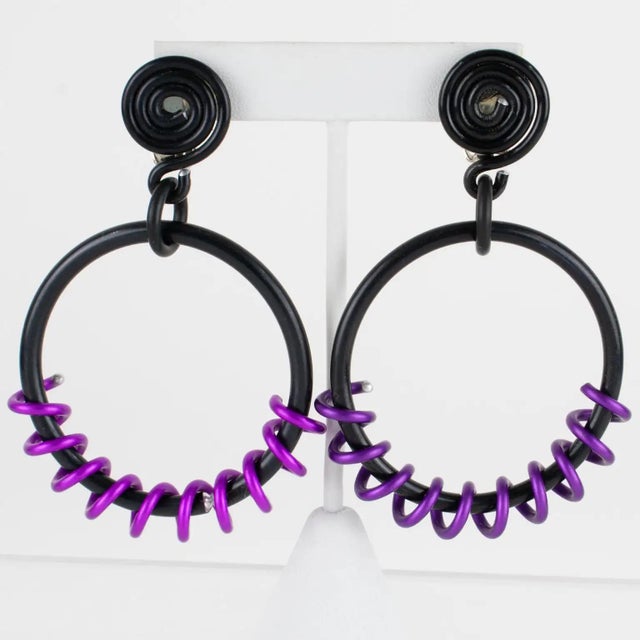 David Spada Bi-Color Coiled Aluminum Clip Earrings For Sale - Image 4 of 9