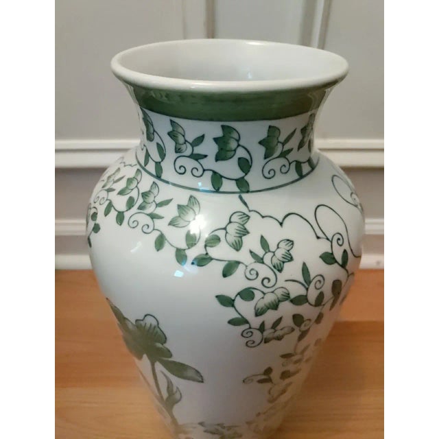 Vintage Green and White Chinoiserie Style Floral Ceramic Vase For Sale - Image 4 of 7
