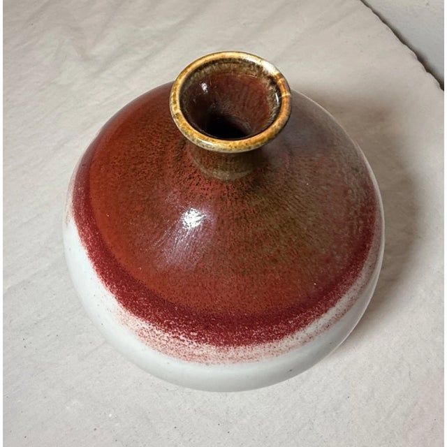 Vintage 1970's Deborah Slahta Studio Handmade Ox Blood Red White Pottery Vase For Sale - Image 9 of 10