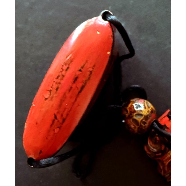 Rare Japanese Inro Netsuke and Omije with Negoro Red Lacquer Edo Period For Sale In Atlanta - Image 6 of 14