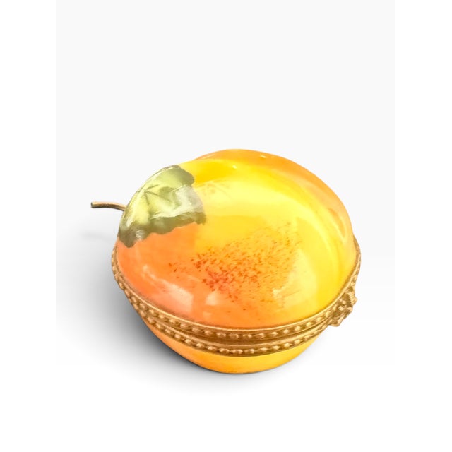 Late 20th Century Late 20th Century Hand-Painted Limoges France Peach Porcelain Trinket Box With Bee Clasp For Sale - Image 5 of 7