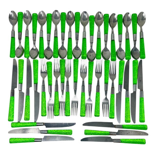 A striking and hard-to-find 44-piece vintage flatware set in the popular "Dazzle" pattern by Cambridge Silversmiths. This...