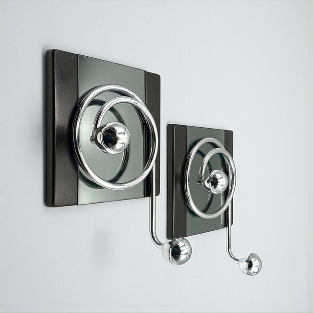 Italian Space Age Wall Coat Hangers with Mirrors attributed to Goffredo Reggiani, 1970s, Set of 2 For Sale - Image 10 of 18