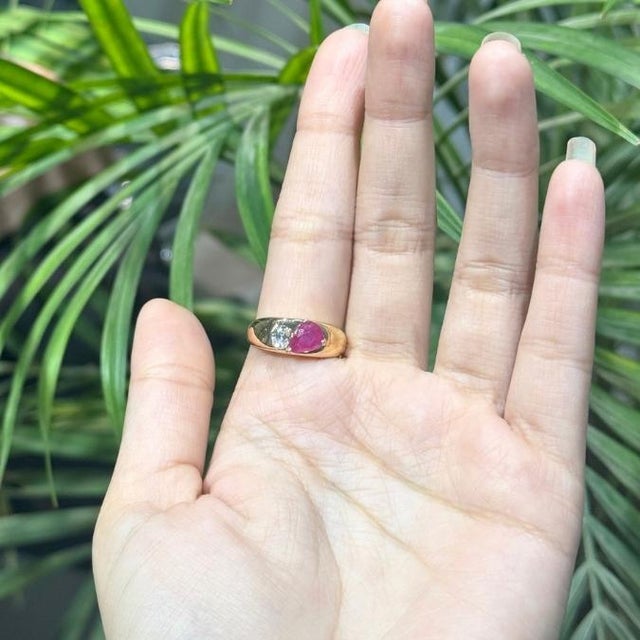 Contemporary Bombe Style 1.20ct Ruby and Diamond Toi Et Moi 14k Gold Ring Size 9 For Sale - Image 3 of 17