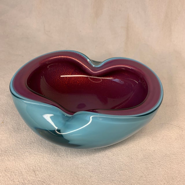 Mid-Century Modern 1950s Alfredo Barbini Murano Turquoise Blue & Raspberry Blown Art Glass Bowl For Sale - Image 3 of 5