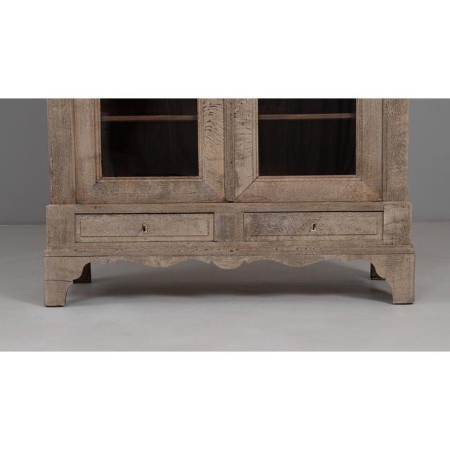 Late 19th Century 1880s French Provincial Oak Vitrine With Glass Doors For Sale - Image 5 of 18