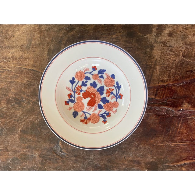 Lovely vintage Fitz and Floyd bowl, this nice large size is perfect for serving at your dinner table. Presented in a soft...